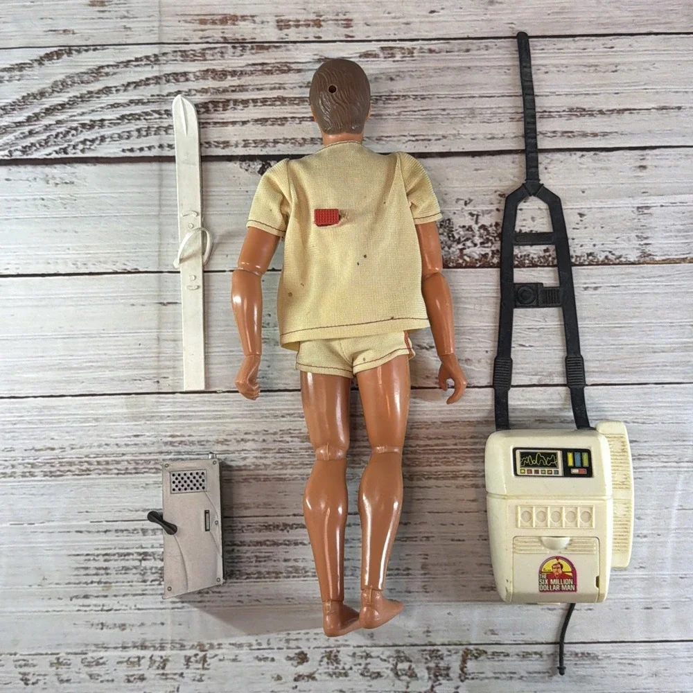 VINTAGE 1975 BIONIC SIX MILLION DOLLAR MAN ACTION FIGURE DOLL AND ACCESSORIES